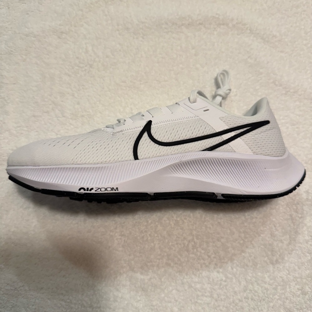 NEW IN BOX NEVER WORN Nike Air Zoom Pegasus 38 TB White Black